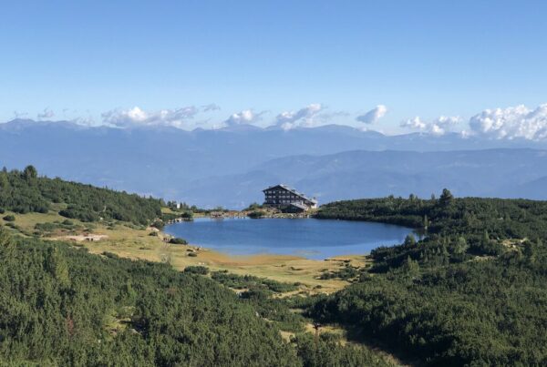 Bezbog Lake And Hut